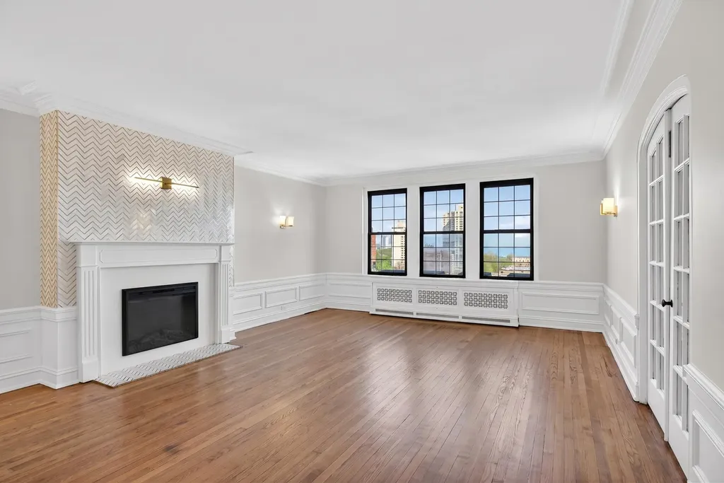 6901 South Oglesby Avenue Chicago IL 60649