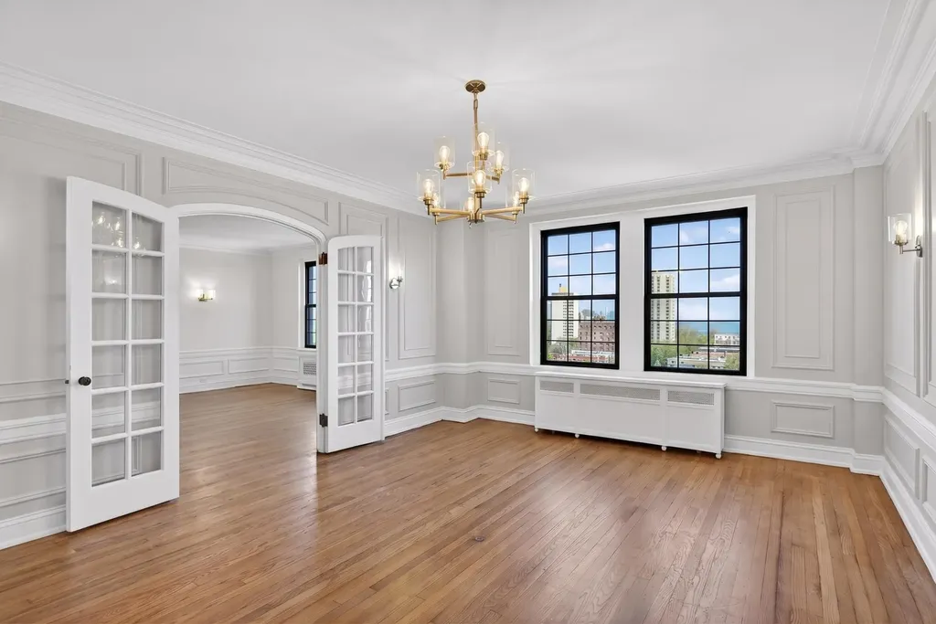 6901 South Oglesby Avenue Chicago IL 60649
