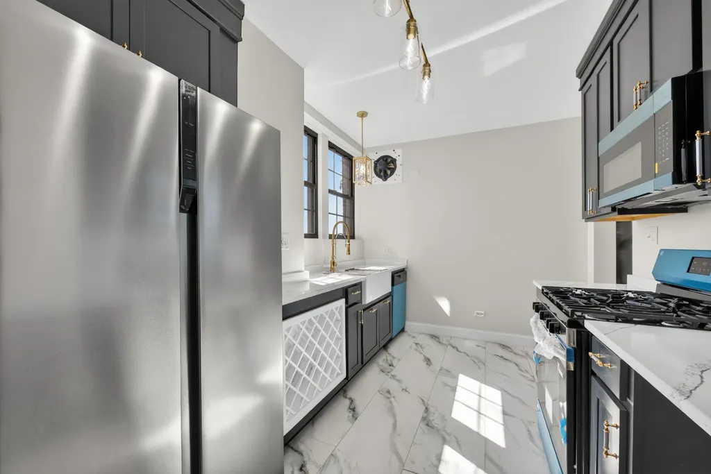 6901 South Oglesby Avenue Chicago IL 60649