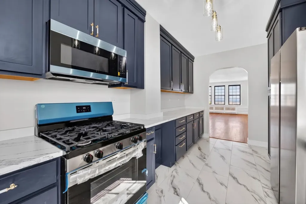 6901 South Oglesby Avenue Chicago IL 60649
