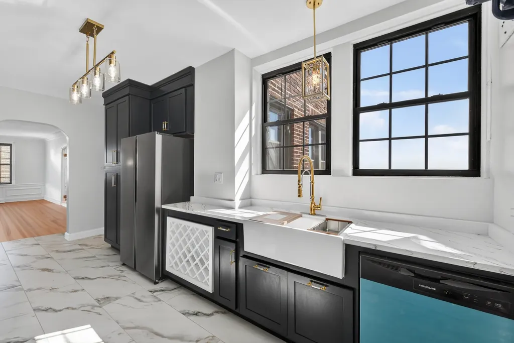 6901 South Oglesby Avenue Chicago IL 60649