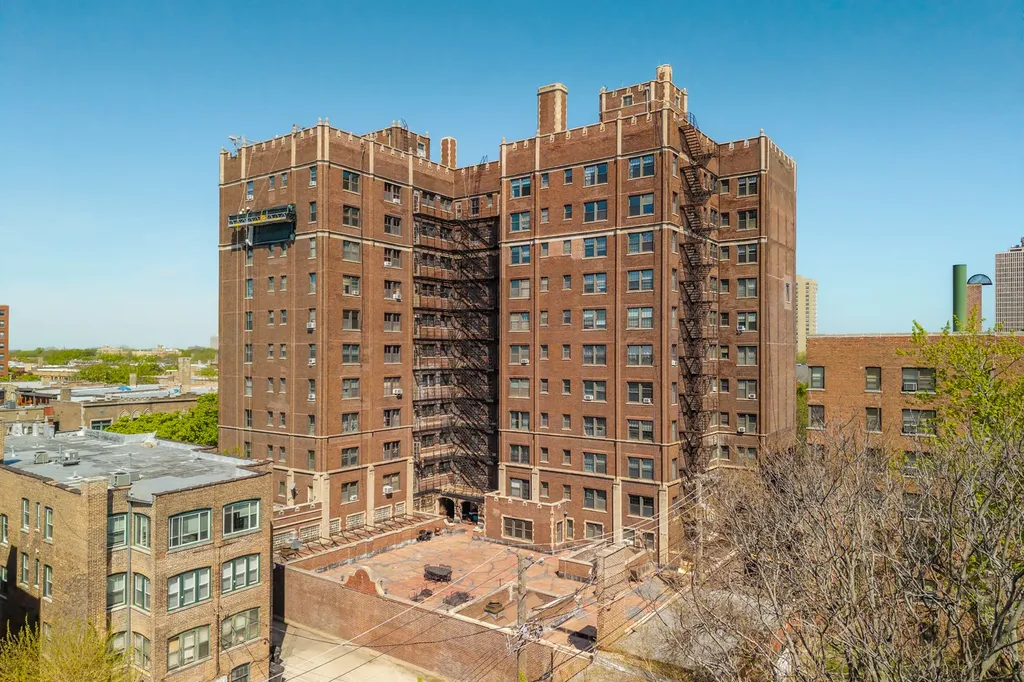 6901 South Oglesby Avenue Chicago IL 60649