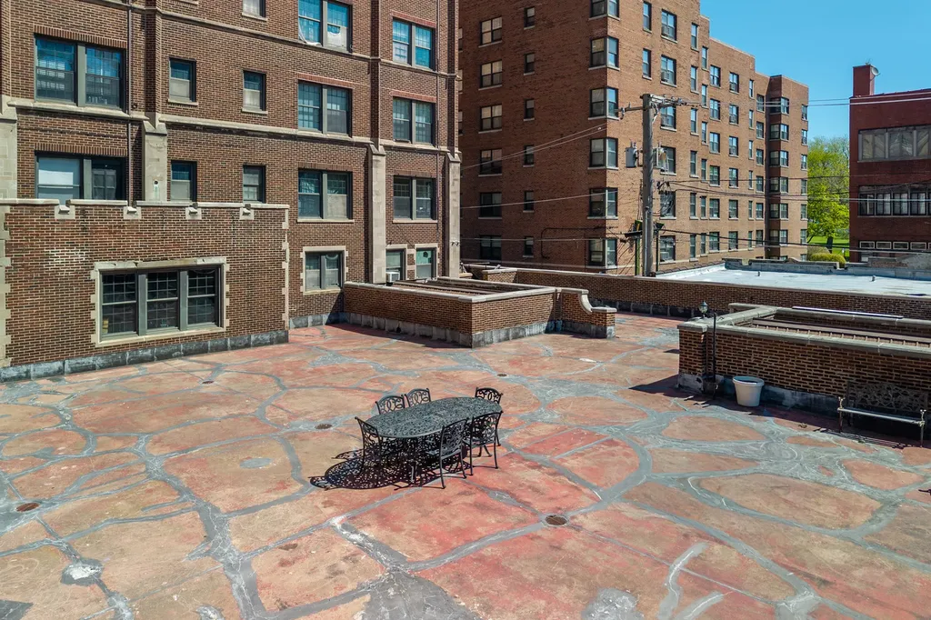 6901 South Oglesby Avenue Chicago IL 60649