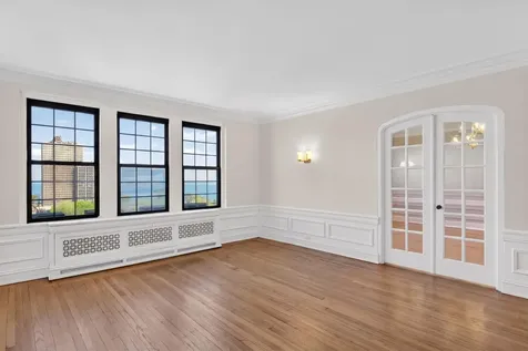 6901 South Oglesby Avenue Chicago IL 60649