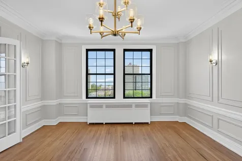 6901 South Oglesby Avenue Chicago IL 60649