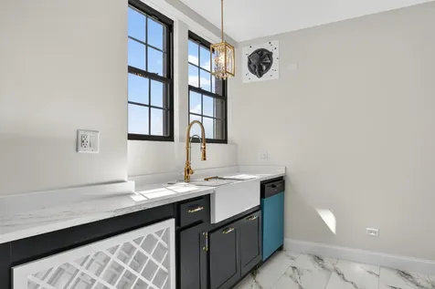 6901 South Oglesby Avenue Chicago IL 60649