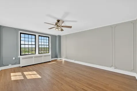 6901 South Oglesby Avenue Chicago IL 60649