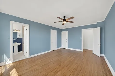 6901 South Oglesby Avenue Chicago IL 60649