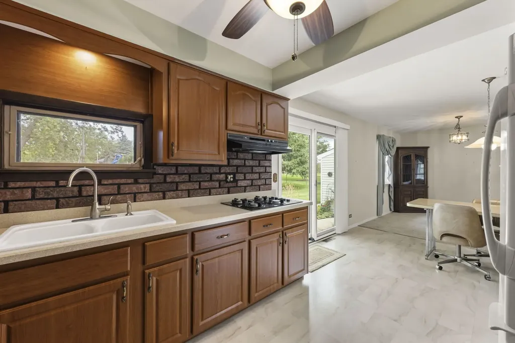 3S582 Behrs Circle Drive Warrenville IL 60555
