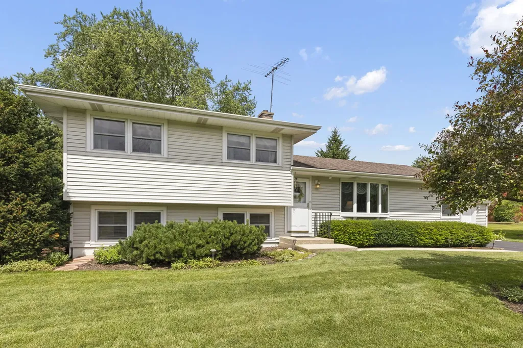 3S582 Behrs Circle Drive Warrenville IL 60555