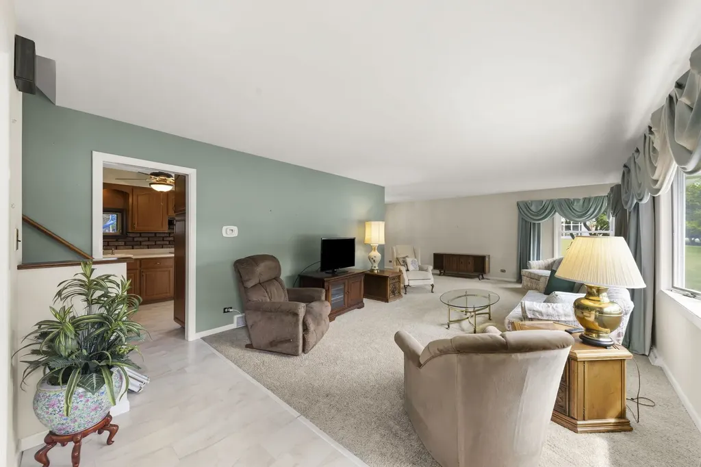 3S582 Behrs Circle Drive Warrenville IL 60555