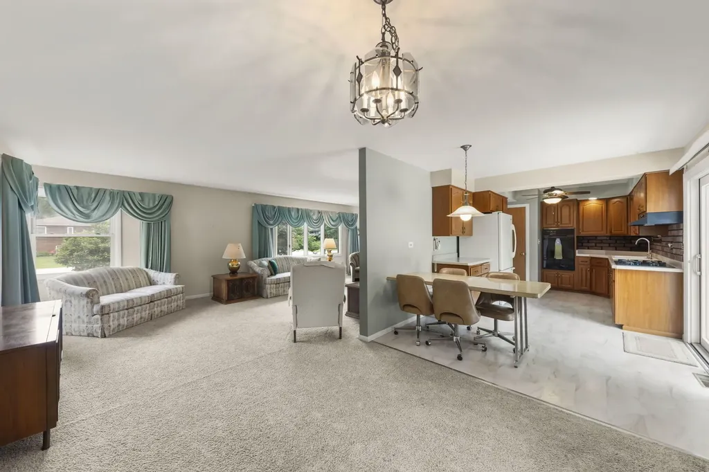 3S582 Behrs Circle Drive Warrenville IL 60555
