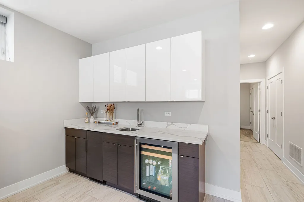 2544 West Warren Boulevard Chicago IL 60612