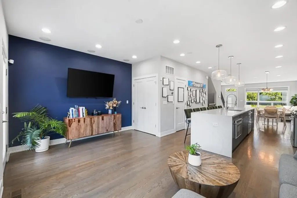 2544 West Warren Boulevard Chicago IL 60612