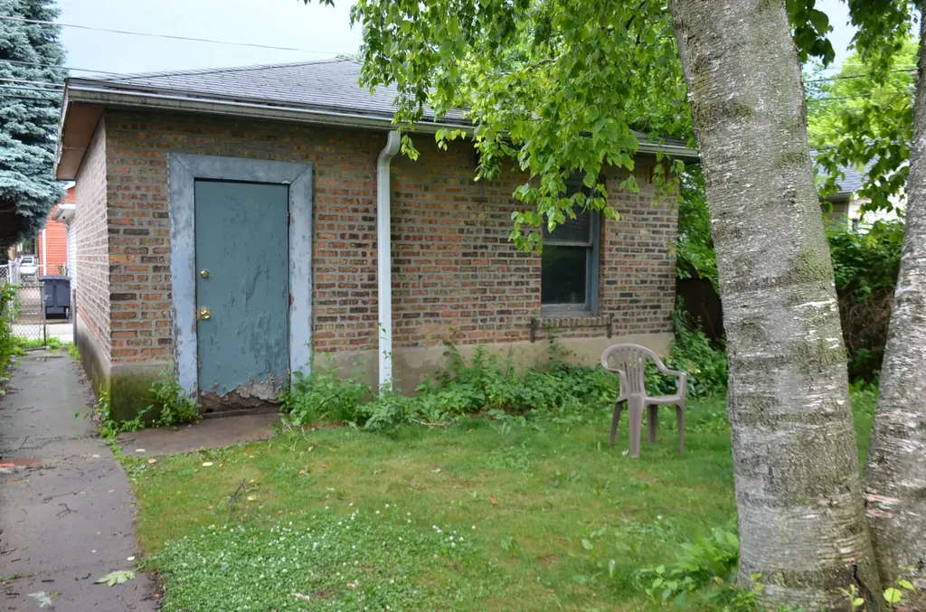5841 North Washtenaw Avenue Chicago IL 60659
