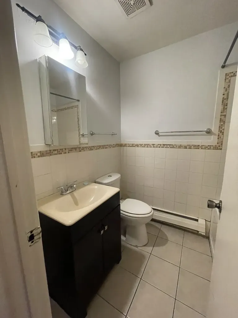 7208 South East End Avenue Chicago IL 60649