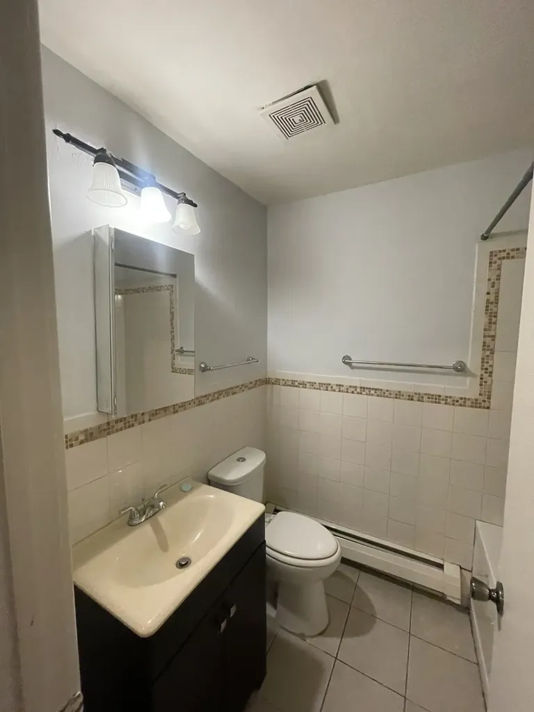 7208 South East End Avenue Chicago IL 60649