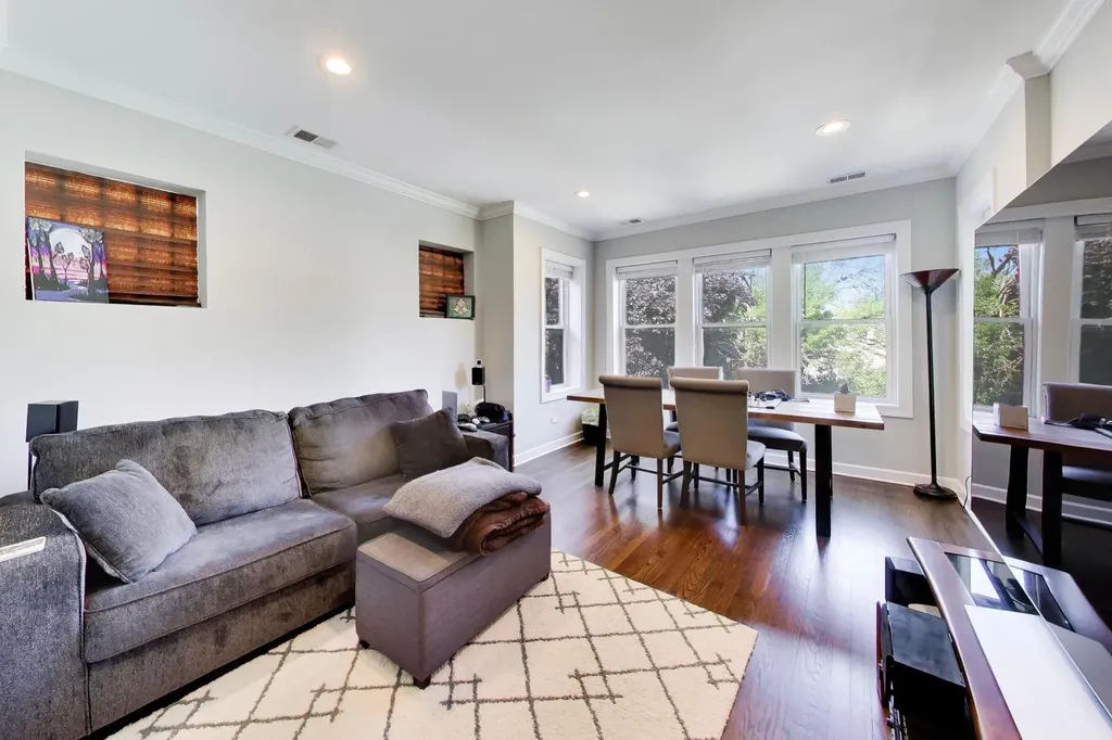 3313 North Kenneth Avenue Chicago IL 60641