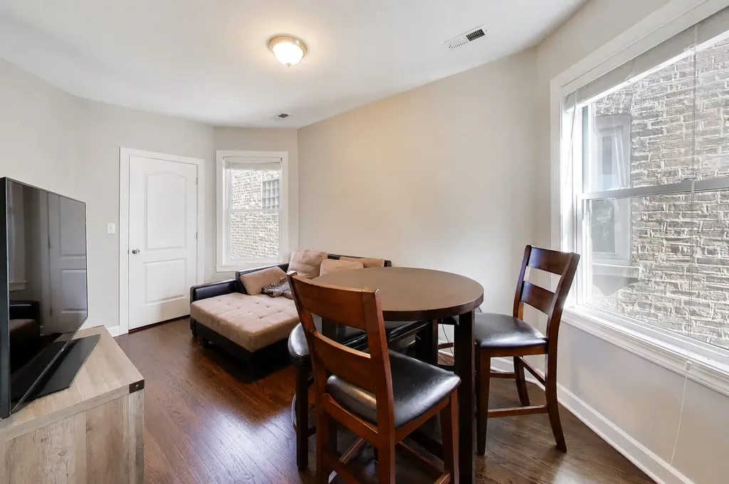 3313 North Kenneth Avenue Chicago IL 60641