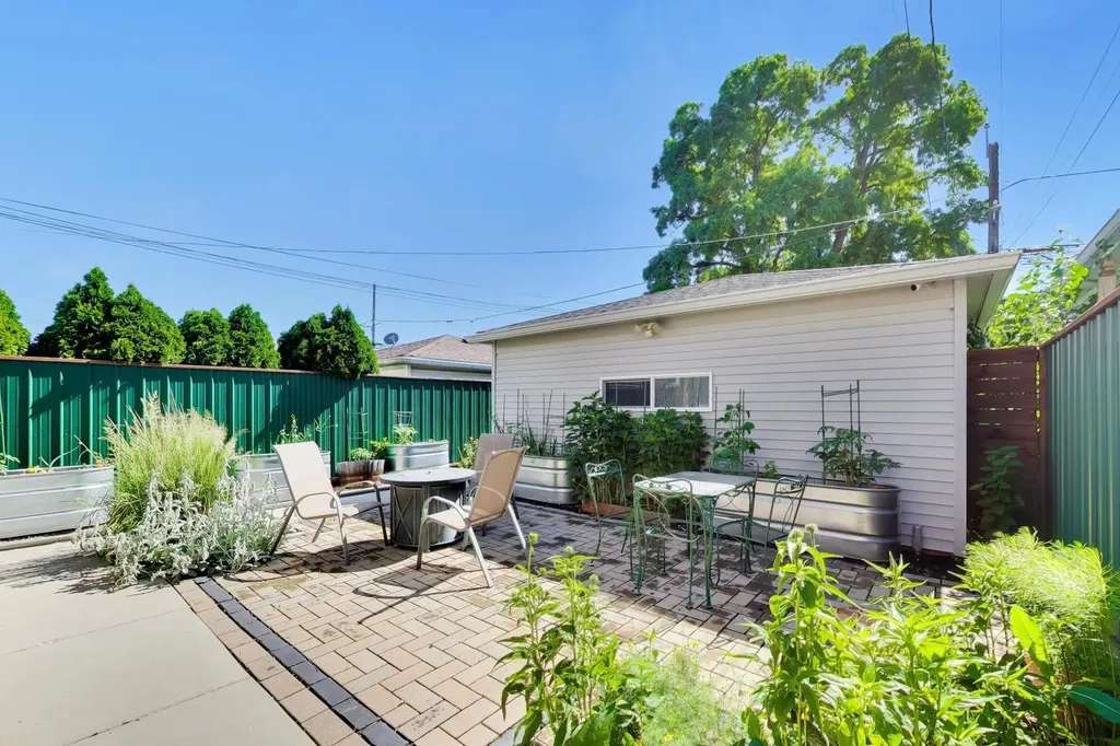 3313 North Kenneth Avenue Chicago IL 60641