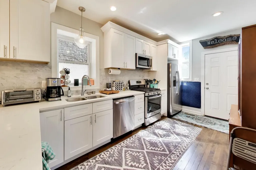 3313 North Kenneth Avenue Chicago IL 60641