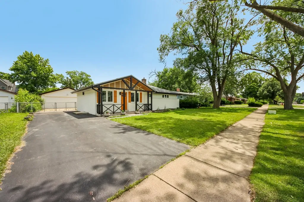 1425 North Wilke Road Arlington Heights IL 60004