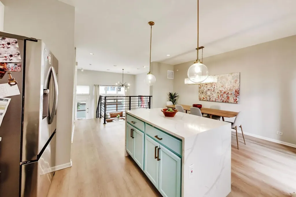 2555 West Moffat Street Chicago IL 60647