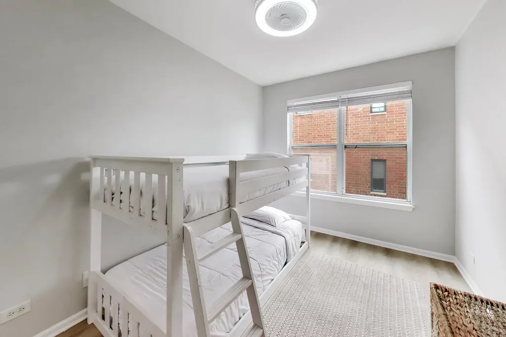 2555 West Moffat Street Chicago IL 60647