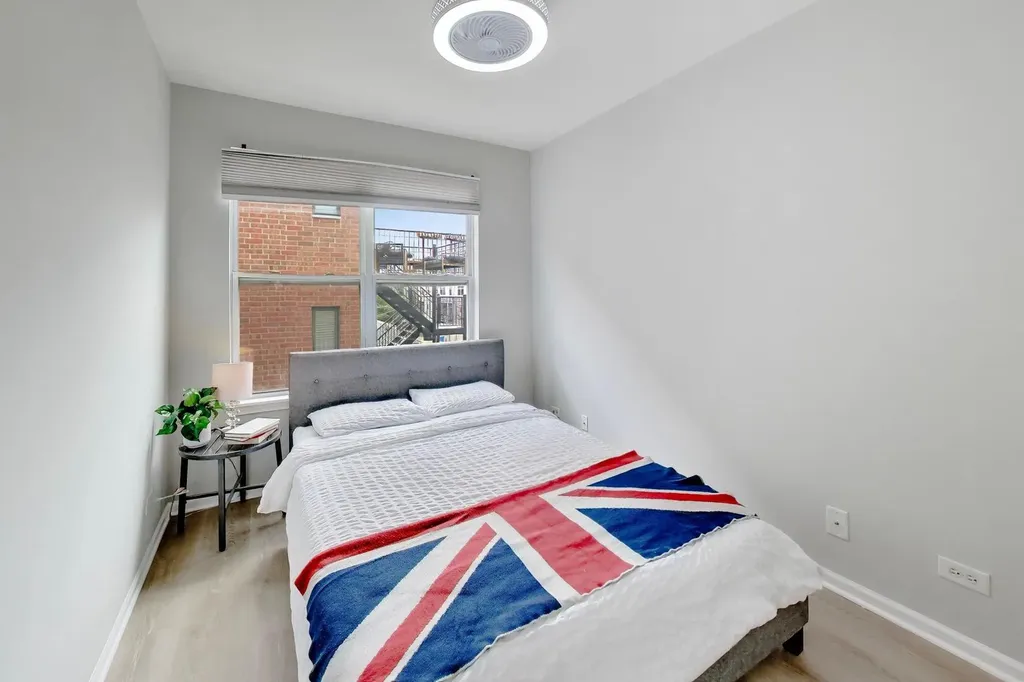 2555 West Moffat Street Chicago IL 60647