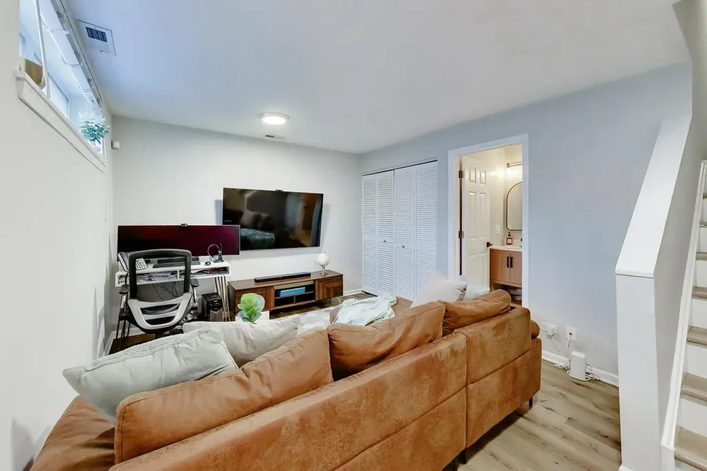 2555 West Moffat Street Chicago IL 60647