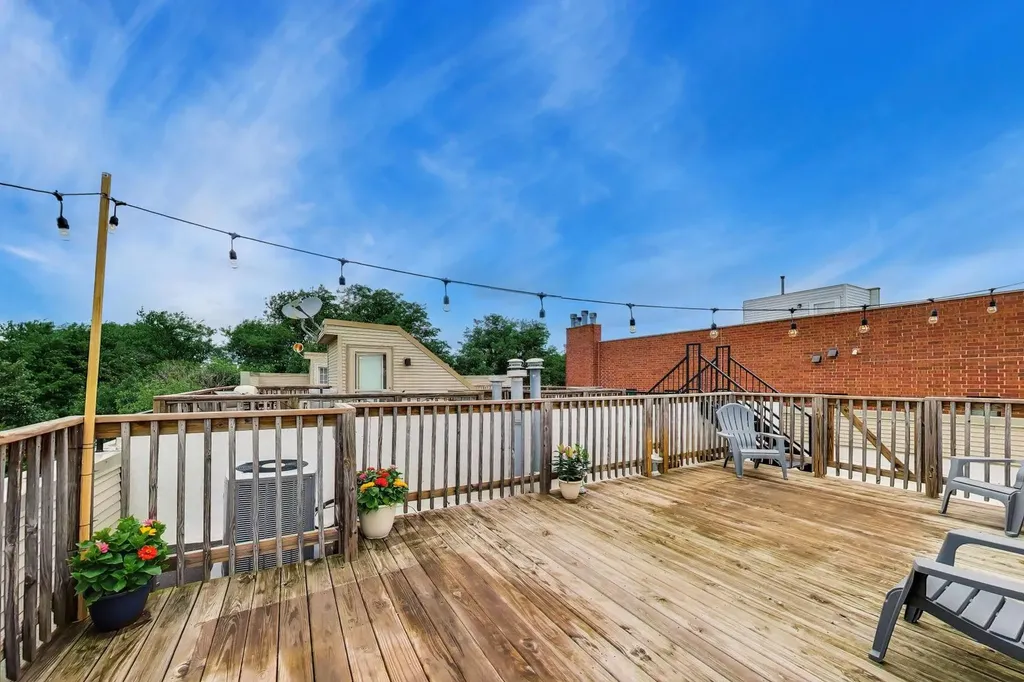 2555 West Moffat Street Chicago IL 60647