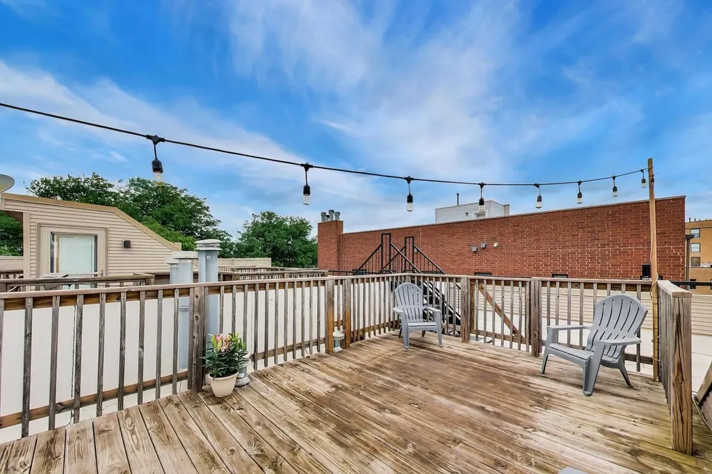 2555 West Moffat Street Chicago IL 60647
