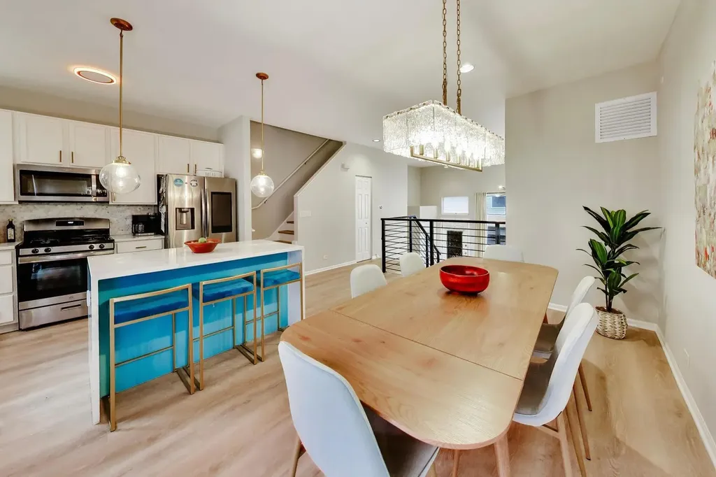 2555 West Moffat Street Chicago IL 60647