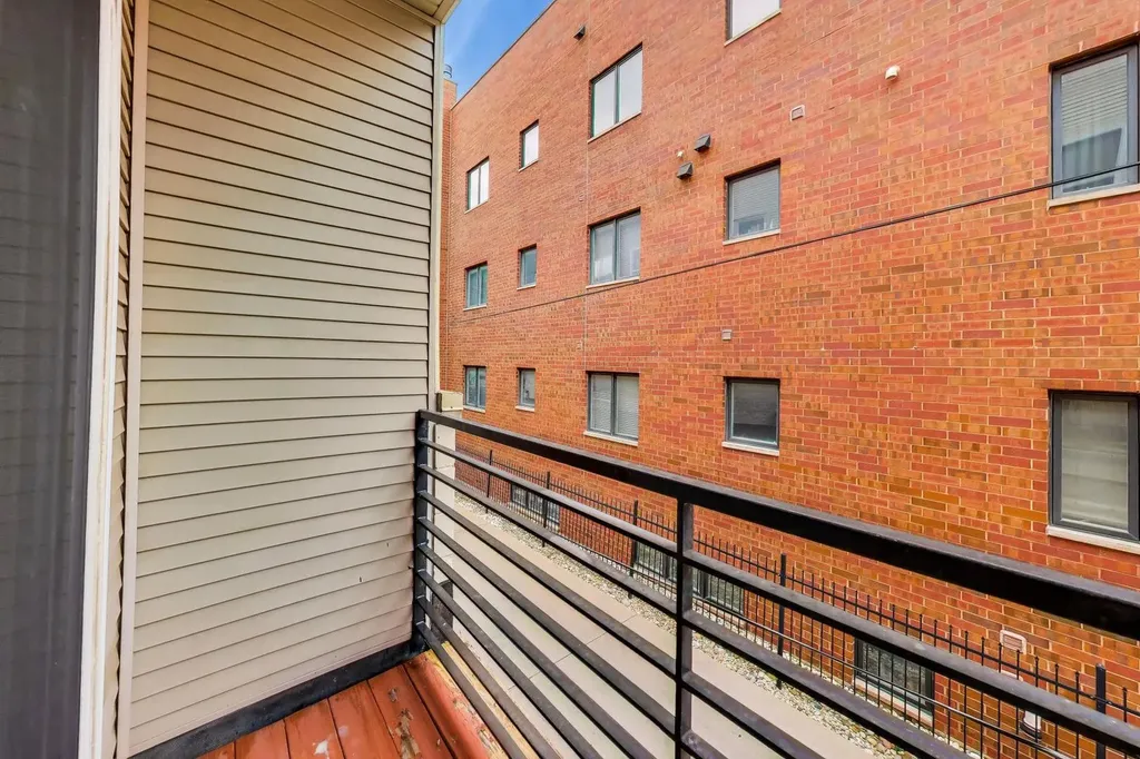 2555 West Moffat Street Chicago IL 60647