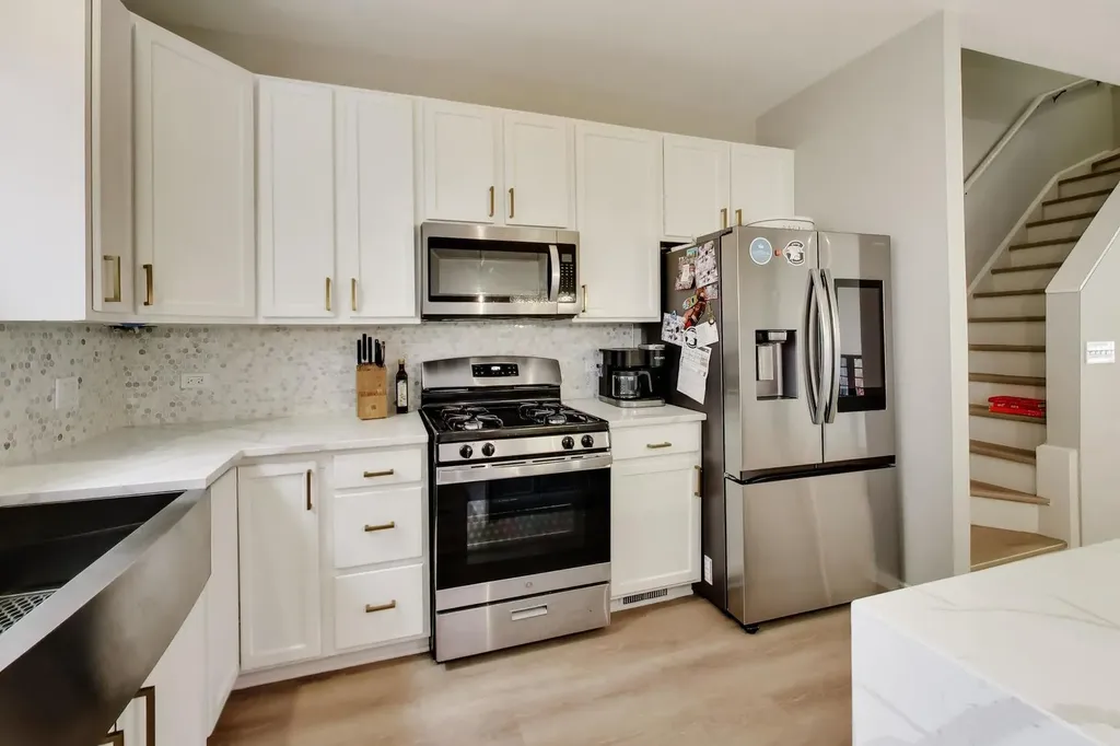 2555 West Moffat Street Chicago IL 60647