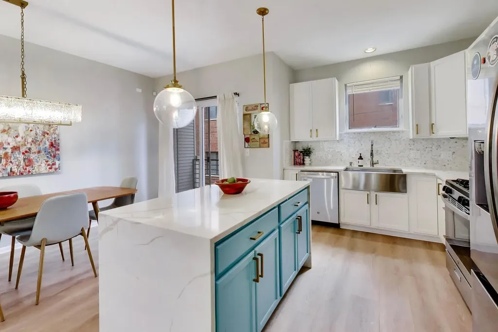 2555 West Moffat Street Chicago IL 60647