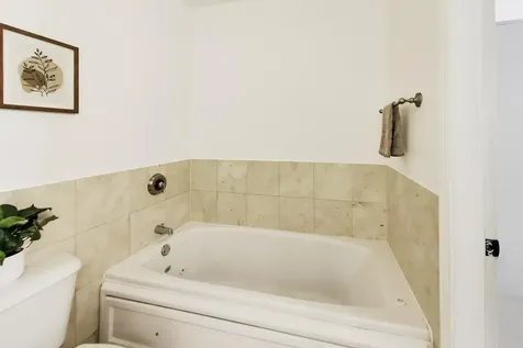 2555 West Moffat Street Chicago IL 60647