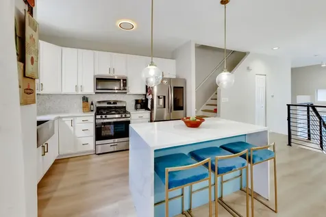 2555 West Moffat Street Chicago IL 60647