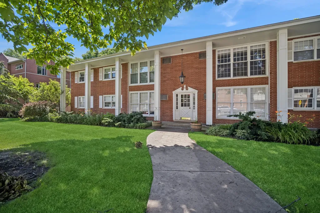 1777 Dewes Street Glenview IL 60025