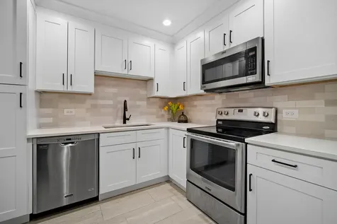 1777 Dewes Street Glenview IL 60025