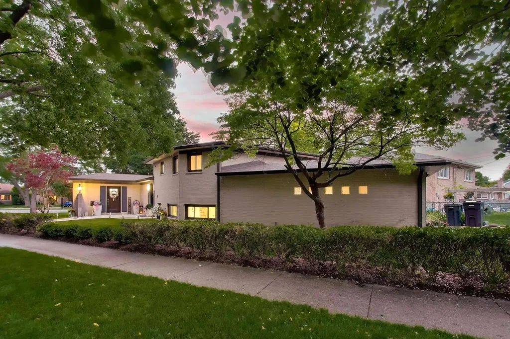 8864 East Prairie Road Skokie IL 60076