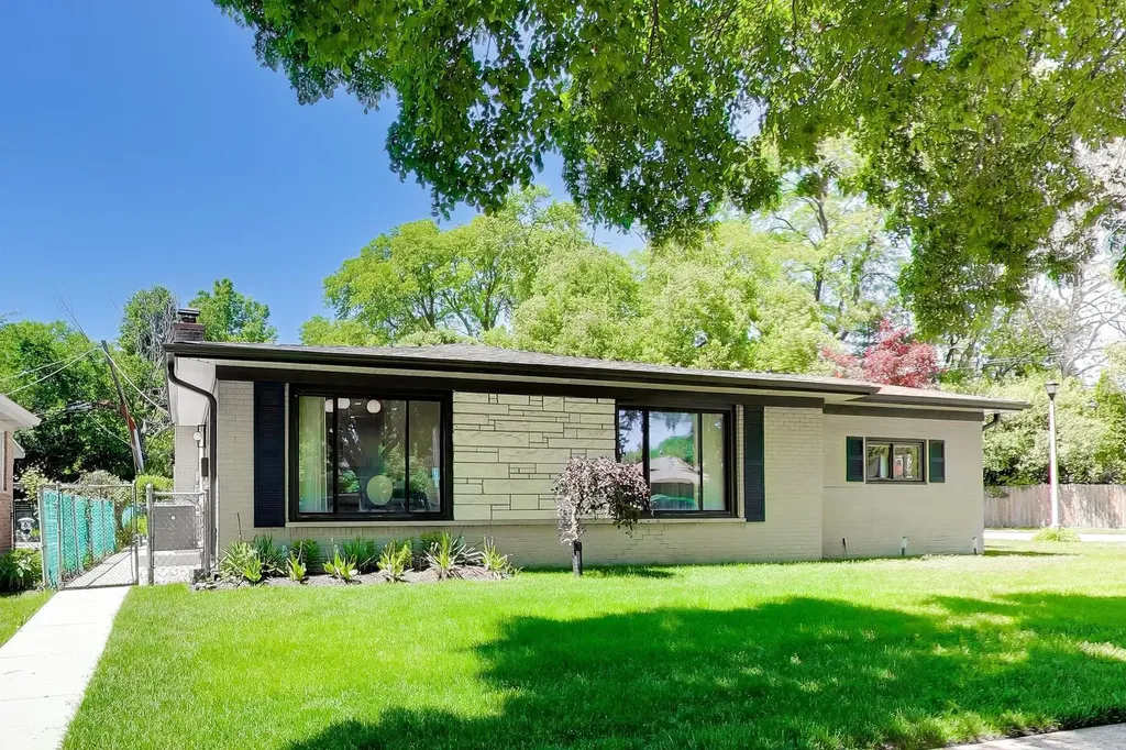 8864 East Prairie Road Skokie IL 60076