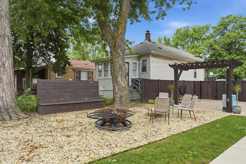 2621 Orchard Street Blue Island IL 60406