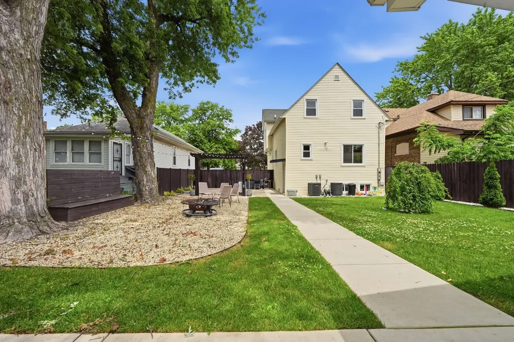 2621 Orchard Street Blue Island IL 60406