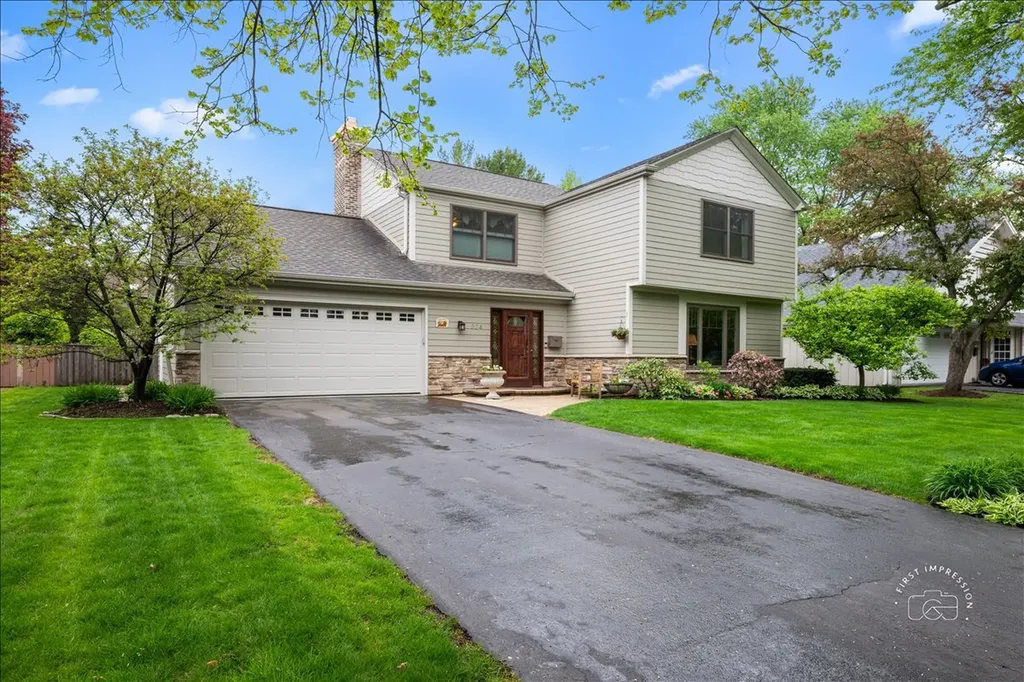 924 Royal Blackheath Court Naperville IL 60563