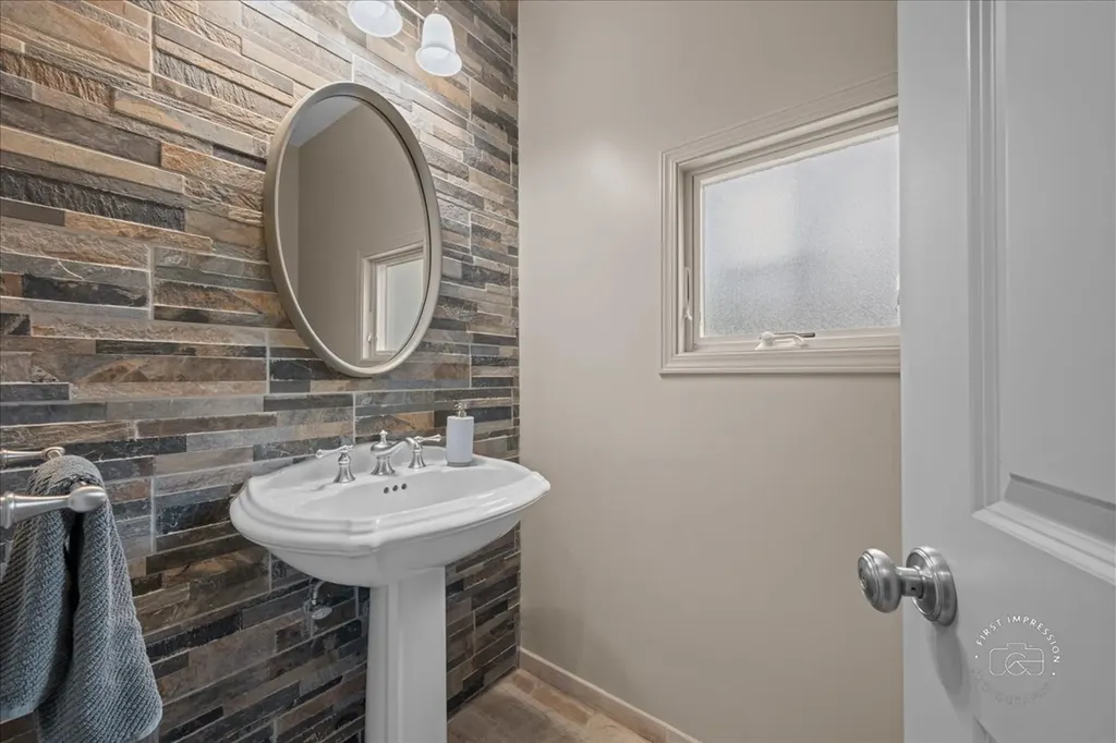 924 Royal Blackheath Court Naperville IL 60563