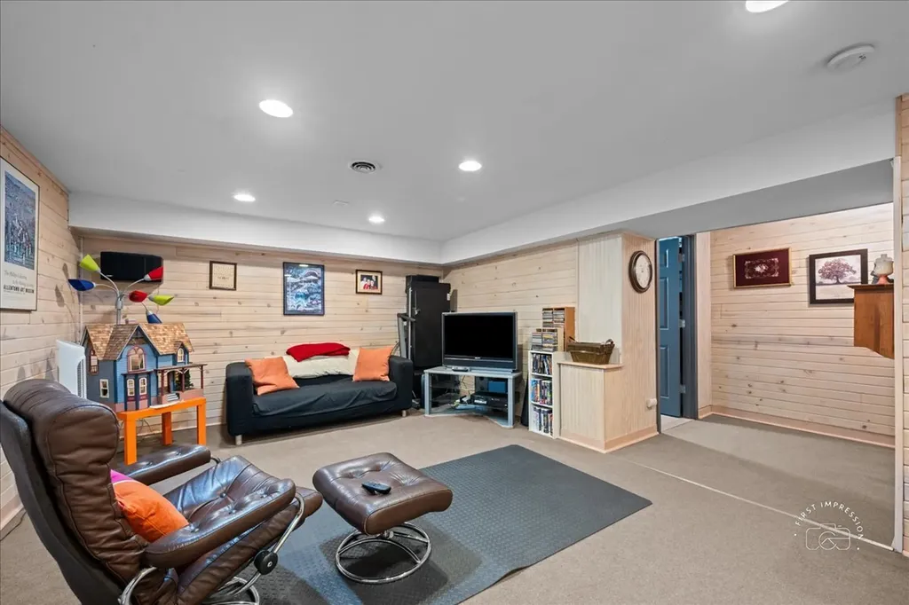 924 Royal Blackheath Court Naperville IL 60563
