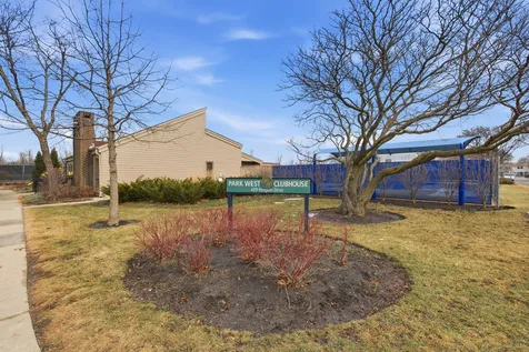 425 East Grouse Lane Deerfield IL 60015