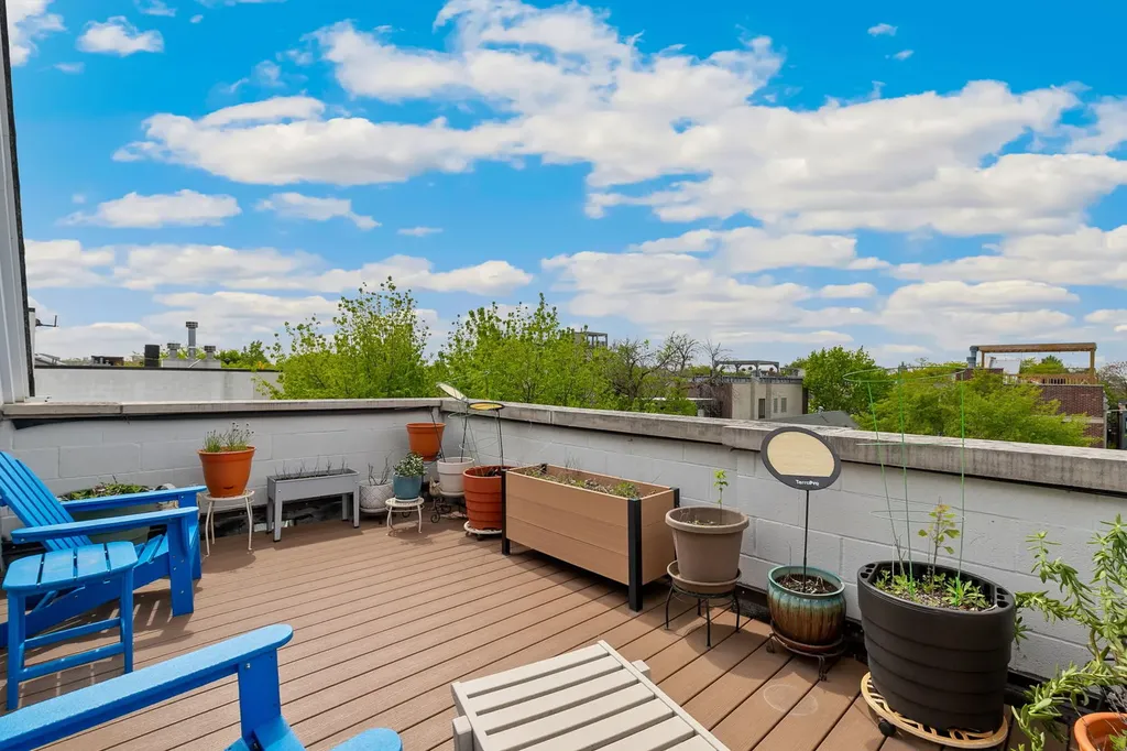 945 North Honore Street Chicago IL 60622