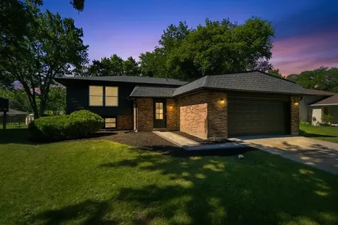 34 Berkshire Drive Wheeling IL 60090
